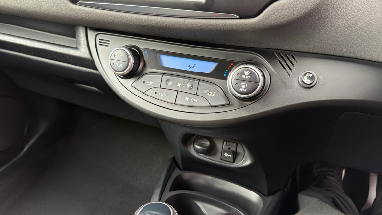 Toyota Yaris 1.5 Hybrid Icon Tech 5dr CVT Hybrid Hatchback